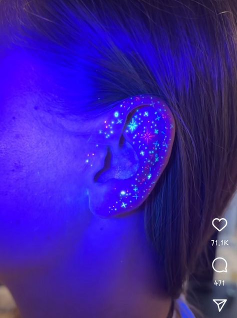 Blue Light Tattoo Ideas, Uv Reactive Tattoos, Uv Ear Tattoo, Glowing Tattoos Fantasy Art, Uv Tattoo Ideas, Glowing Tattoos, Fluorescent Tattoo, Uv Ink Tattoos, Uv Tattoos