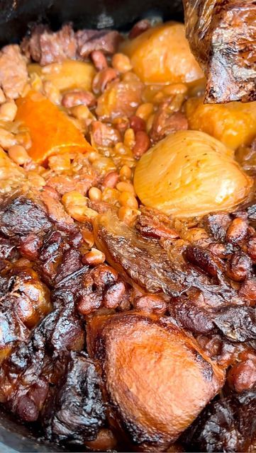 Sivan's Kitchen on Instagram: "RECIPE BELOW ⬇️ Shabbat chamin for when the weather gets cooler ☁️ chamin also known as cholent, is an overnight baked pot full of beans, meat, potatoes, and eggs 😋 FYI-it is traditional to bake your eggs inside the same pot as all the other ingredients, however i choose to bake them overnight in a separate pot along side the chamin. You can also add bone marrow as well. Recipe yields about 12-15 people Ingredients for your chamin: •about 32 oz. of dried mixe Chamin Recipe, Sivan's Kitchen, Potatoes And Eggs, Jewish Foods, Bone Marrow, Jewish Recipes, I Choose, Gluten Free Dairy Free, Pot Roast