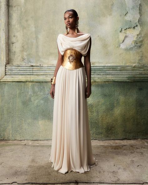 Vintage Greek Fashion, Toga Inspired Dresses, Greek Mythology Inspired Dresses, Grecian Inspired Dress, Greek Chiton Dress, Modern Greek Clothing, Greek Fantasy Clothing, Gods And Goddesses Outfit, Greek Gods And Goddesses Outfits