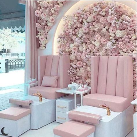 Pink Nail Salon, Ideas Decoracion Salon, Nail Salon Interior Design, Beauty Room Salon, Esthetician Room Decor, Spa Room Decor, Spa Interior Design, Salon Suites Decor, Nail Salon Decor