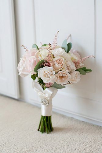 Soft Pink Wedding Bouquets To Fall In Love With ★ See more: https://www.weddingforward.com/pink-wedding-bouquets/5 Champagne Wedding Flowers, Soft Pink Wedding, Wedding Flowers Hydrangea, Wedding Flower Guide, Bridal Bouquet Pink, Blush Wedding Flowers, Beach Wedding Flowers, Wedding Bouquets Pink, Bridal Bouquet Flowers