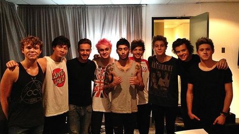 all of them are just great One Direction y 5SOS en el TMHT. One Direction 2014, She Looks So Perfect, Where We Are Tour, 5sos Imagines, 5sos Luke, Ashton Irwin, Five Seconds Of Summer, Michael Clifford, Calum Hood