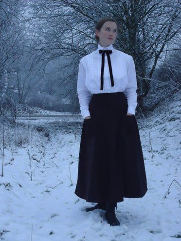 Swedish Edwardian Teacher style - love the neck tie. Note this is a modern picture of a woman wearing vintage clothes Edwardian Fashion Modern, Edwardian Fashion Plates, Fan Skirt, Women In Tie, Librarian Style, Swedish Women, Modern Skirt, Modern Pictures, 20th Century Fashion