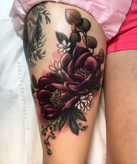 2,072 Likes, 29 Comments - Makkala Rose (@makkalarosetattoos) on Instagram: “Tattooed for lovely Hyla today. Always a fun day making floral arrangements! Thanks so much for…” Black Floral Tattoo Cover Up, Upper Back Tattoo Cover Up, Floral Tattoo Coverup, Tattoo Coverups, Colored Tattoos, Tatuaje Cover Up, Cover Up Tattoos For Women, Painting Clouds, Armband Tattoos