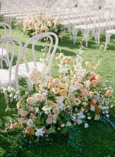 Very Floral Wedding, Summer Wedding Aisle Flowers, Garden Inspired Wedding Flowers, Pastel Flower Arch Wedding, Colorful Floral Installation, Wedding Ceremony Flower Ideas, Light Wedding Flowers, Pastel Pink Bridal Bouquet, Spring Floral Arch