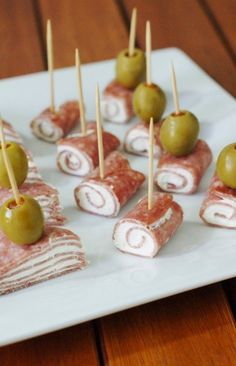 Sandwich Horderves, Appetizers On A Stick, Cream Cheese Bites, Fresh Appetizers, Football Party Foods, Holiday Appetizers Easy, Cheese Roll, Sausage Balls, Football Party Food