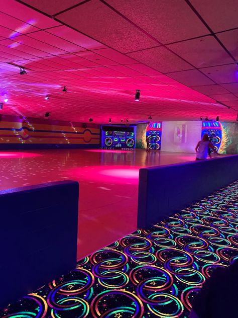 Roller Skating Background, 80s Skating Rink, Roller Skating Aesthetic 80s, Roller Skating Rink Aesthetic, Roller Rink Aesthetic, 80s Roller Rink, Roller Skate Rink, Arcadecore Aesthetic, Indoor Roller Skating