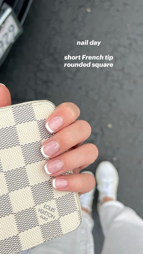 Nail Ideas Square Round, Wedding Nails Short Round, Round Shaped French Tip Nails, Square Clean Girl Nails, Clean Girl Nail Inspo Short, Short Nails Clean Girl, Short Square Round French Tip Nails, Clean Girl Gel Nails, French Tip Short Natural Nails