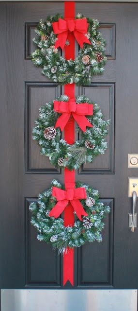 Crafty Sisters: Three Wreaths.  Pretty front door idea Christmas Door Decorations For Home, Door Decorations For Home, Diy Christmas Door Decorations, Wreaths Wedding, Diy Christmas Door, Front Door Christmas Decorations, Door White, Tulip Wreath, Christmas Door Wreaths