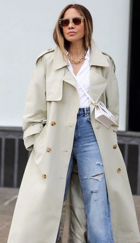 Rainy Coat, Beige Trench Coat Outfit, Trench Coat Outfits, Nyc Outfits, Trench Coat Outfit, Beige Trench Coat, Trench Coat Style, Business Casual Outfits For Work, Coat Style