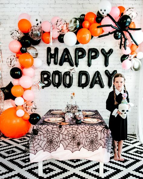 Happy Boo Day, October Birthday Parties, Halloween Theme Birthday, Halloween Birthday Party Decorations, Halloween First Birthday, Halloween Themed Birthday Party, Halloween 1st Birthdays, Girly Halloween, Halloween Birthday Party