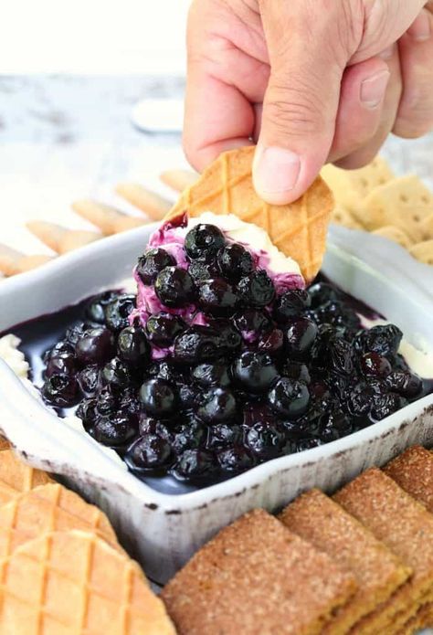 No Bake Blueberry Cheesecake Dip - Mantitlement Blueberry Dip Cream Cheese, Blueberry Appetizer, Blueberry Cheesecake Dip, Dessert Crepes, Sandwich Cookies Filling, Bake Sweets, No Bake Blueberry Cheesecake, Dessert Halloween, Cake Dip