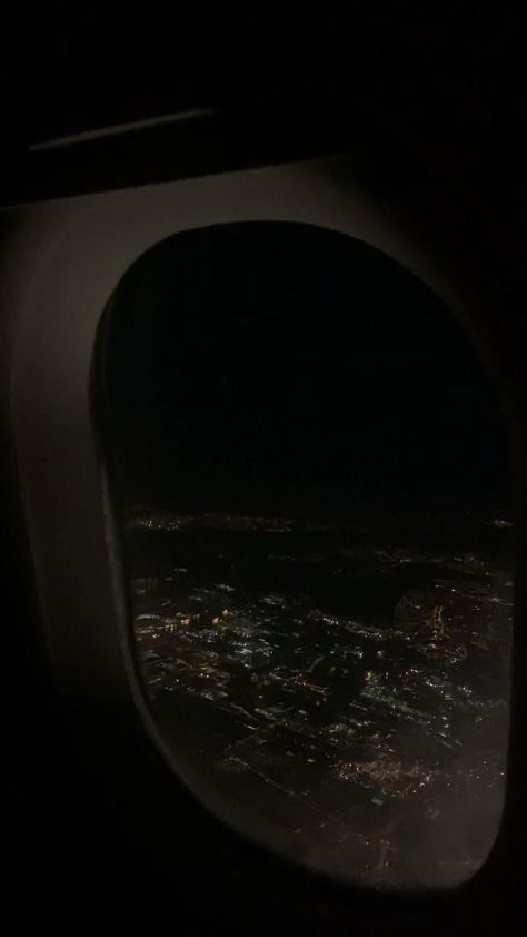 Night Flight Window, Airplane Window View, Red Aesthetic Grunge, Neon Girl, Naruto Wallpaper Iphone, Airport Aesthetic, Storm Photography, Airplane Window, Travel Pictures Poses