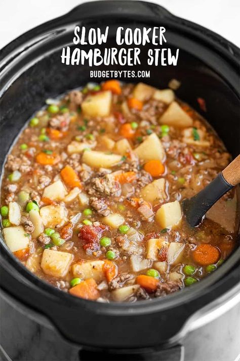 This super easy Slow Cooker Hamburger Stew is simple, comforting food at its best. And the leftovers are even better the next day! Essen, Hamburger Slow Cooker Recipes, Slow Cooker Hamburger Recipes, Slow Cooker Hamburger Soup, Slow Cooker Hamburger, Crockpot Recipes Beef Stew, Hamburger Stew, Crockpot Stew, Slow Cooker Recipes Beef