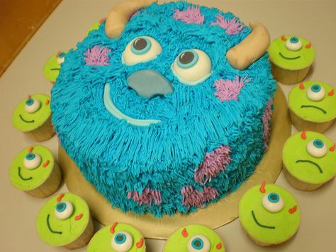 Sully and Mike Cake I would totally rock this cake!!! Sully And Mike, Sully Cake, Monsters Inc Cake, Monster Inc Cakes, Monster Inc Birthday, Cake And Cupcakes, Monster Birthday, Disney Cakes, Fancy Cakes