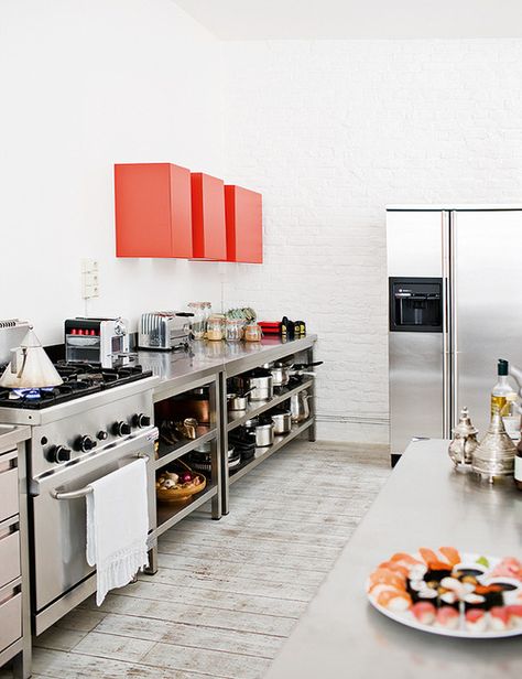 Stainless steel kitchen sink