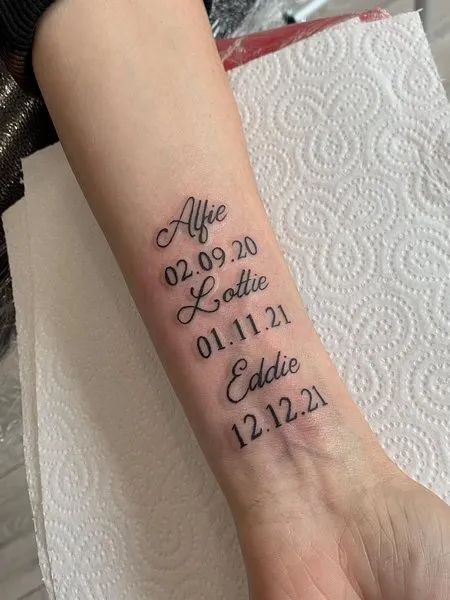 Tattoo Of Kids Names Multiple Names Tattoo, Moms Tattoo Ideas For Kids, Tattoos For Kids Dad, Children Names Tattoo For Men, Kids Birthday Tattoo Ideas For Men, Grandchildren Tattoos For Men, Children Name Tattoo Ideas For Men Dads, Tattoos With Childrens Names, Tattoo Idea For Kids Names