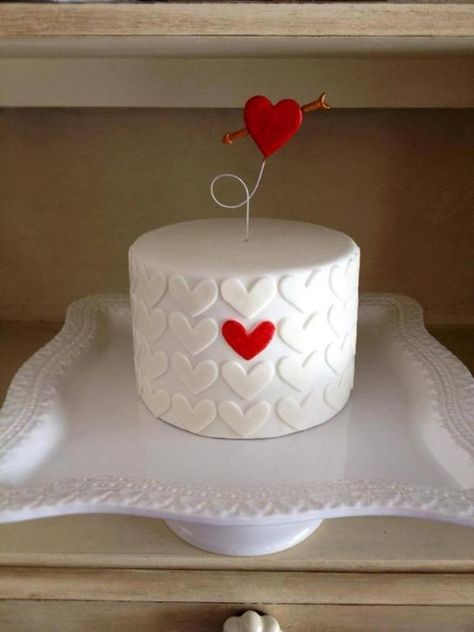 Valentine Heart Cake, Dessert Original, Mini Torte, Heart Cakes, Valentines Day Cakes, Valentine Cake, Simple Wedding Cake, Heart Cake, Fondant Figures