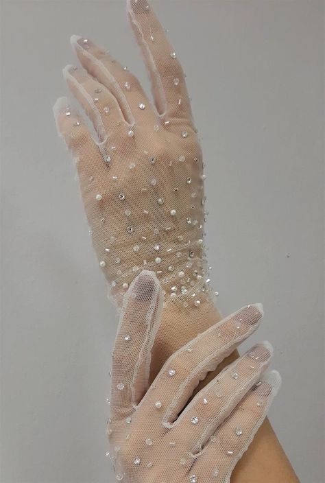 Pretty Gloves, New Year Look, Gloves Aesthetic, Bride Gloves, New Year Style, Designer Gloves, Tulle Gloves, Elegant Gloves, Trend 2023