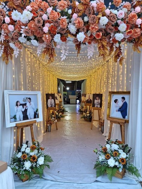 Marriage Backdrop Decoration, Wedding Photo Entrance, Reception Entrance Decor, Wedding Entrance Decoration, Dekor Pelaminan, Beauty And The Beast Wedding Theme, Dekorasi Wedding, Engagement Stage Decoration, Nikah Decor