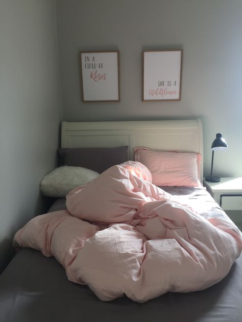 Light Pink And Grey Room Ideas, Room Decor Grey And Pink, Grey Pink Bedroom, Pink Gray Bedroom, Pink And Grey Room, Rose Bedroom, Room Organization Bedroom, Room 2023, College Bedroom