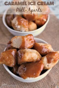 Caramel Ice Cream Pull~Aparts ~ Bite-Sized biscuits loaded with an ooey, gooey caramel sauce made out of ice cream! Pull Aparts, Caramel Rolls, Gooey Caramel, Caramel Ice Cream, Caramel Recipes, Ooey Gooey, Monkey Bread, Ice Cream Desserts, Cannoli