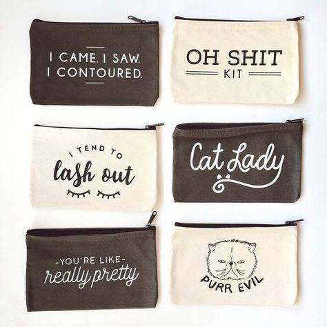 These makeup bags are fun and hilarious! A great idea for a gift! Makeup Bag Ideas, Makeup Bag Quote, Funny Makeup Bag, Diy Makeup Bag, Bag Quotes, Projets Cricut, Canvas Makeup Bag, Cricut Projects Beginner, Diy Vinyl