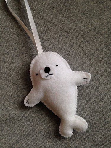 <meta name="propeller" content="67c1d05829ee4ae975fd4510a9b1338e" /> Diy Felt Christmas Ornaments, Baby Mobil, White Christmas Ornaments, Baby Seal, Felt Christmas Decorations, Felt Projects, Navidad Diy, Felt Patterns, Felt Decorations