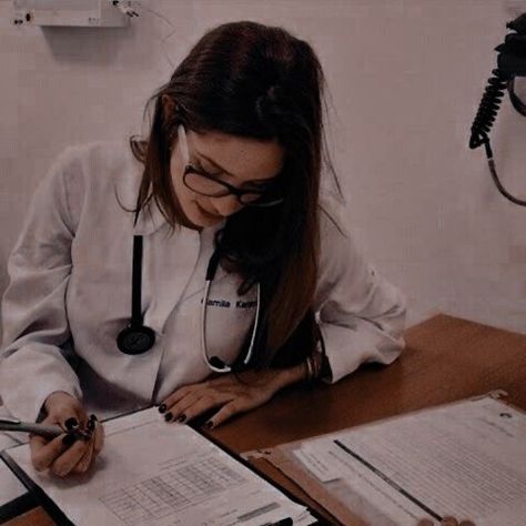 Girl Doctor Aesthetic, Doctor Girl Aesthetic, Medicine Student Girl, Dokter Aesthetic, Medicine Student Aesthetic, Doctors Aesthetic, Doctor Aesthetic, Doctor Quotes Medical, Doctor Quotes