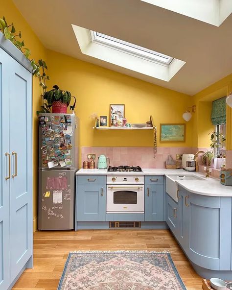 Farrow and Ball Lulworth Blue kitchen cabinets color paint Farrow And Ball Lulworth Blue, Colorful Boho Kitchen, Funky Kitchen Ideas, Sunny Living Room, France House, Boho Kitchen Ideas, Funky Kitchen, Ideas Cocina, Pastel Boho