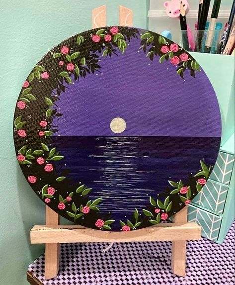 Paint Butterfly Acrylic, Sunset Drawing Acrylic, Beginner Acrylic Painting Ideas Simple, Painting Ideas For Circle Canvas, What To Paint On A Circle Canvas, Canvas Painting Tips, Small Circle Canvas Paintings, Circle Canvas Painting Acrylics, Round Acrylic Painting