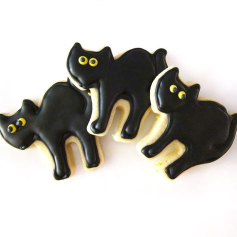 Black Cat Cookies Cat Cookies Halloween, Black Cat Cookies Halloween, Black Cat Cookies, Halloween Sugar Cookies Decorated, Fall Decorated Cookies, Cake Halloween, Halloween Kitty, Gothic People, Cookies Halloween