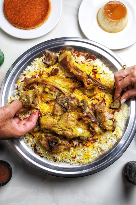 Saudi Food Photography, Arab Food Table, Arabian Food Photography, Arabic Food Photography, Saudi Arabian Food, Saudi Food, Bengali Cuisine, Middle East Food, Food Platter