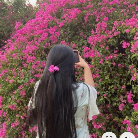 Aesthetic Garden Pics, Garden Photo Ideas Instagram, Insta Dp Ideas, Flower Photoshoot Aesthetic, Insta Dp Aesthetic, Trending Summer Nails, Bitmoji Outfits, Easy Photography Ideas, Outfits Baddie