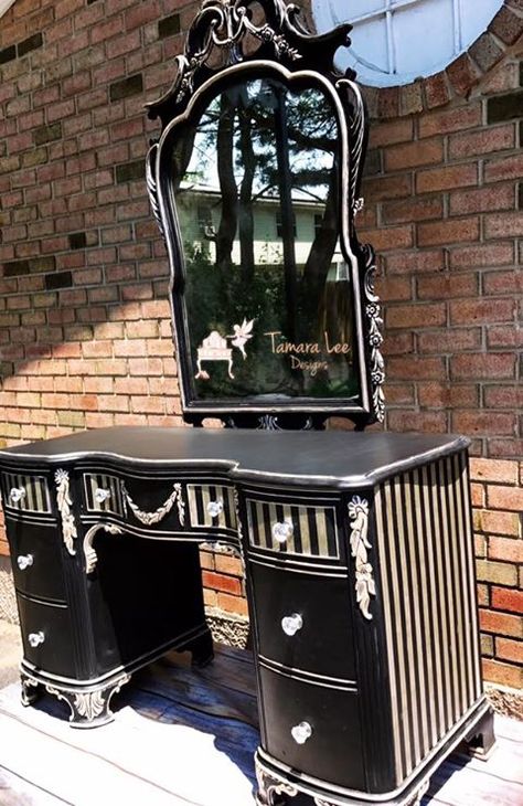 Vanity Redo, Makeup Vanity Decor, Vanity Makeover, Shimmer Makeup, Gothic Furniture, Antique Vanity, Vanity Makeup, Goth Home, Goth Home Decor