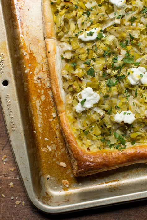 Leek and Goat Cheese Tart — CT Eats Out Great Vegetarian Meals, Leek Tart, Leek Recipes, Goat Cheese Tart, Cheese Tart, Cheese Tarts, Savory Tart, Vegetarian Meal, Tart Recipes