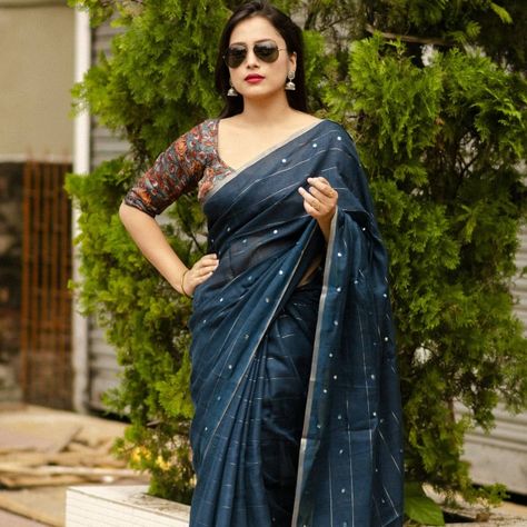 Blue Blouse Saree, Saree Combination, Indian Bride Saree, Jute Sarees, Lenin Sarees, South Indian Bride Saree, Bride Saree, Designer Sarees Wedding, Cotton Saree Blouse Designs