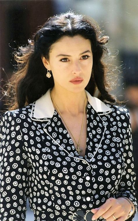 From Sophia Loren to Monica Belluci, Italian actresses burn in the collective imagination as the pinnacle of allure and femininity. Malena Monica Bellucci, Italian Beauty, Italian Actress, Rachel Weisz, Italian Women, Monica Bellucci, Sophia Loren, Beauty Women, Pretty People