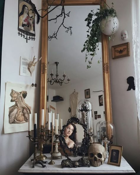 Academia Room, Gothic Bedroom, Home Decor Wallpaper, Dark Home Decor, Home Decor Ideas Living Room, Goth Home Decor, Gothic Home, Decor Wallpaper, Ideas Living Room