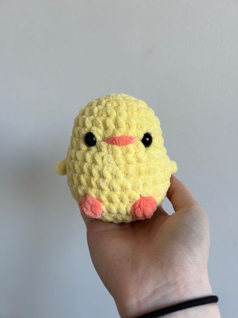 Crochet Baby Chick Plushie Handmade Stuffed Animal Easy crochet toys #easycrochettoys #crochet #crochettoy #crochetpattern #crochetpatterns 5.184 Crochet Small Animals, Crochet Toys Free Patterns, Crochet Toys Free, Easy Crochet Animals, Confection Au Crochet, Handmade Stuffed Animals, Beginner Crochet Tutorial, Baby Chick, Crochet Business