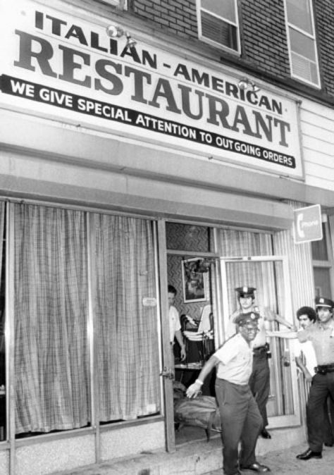 Police removes the body of Bonanno boss Carmine Galante, who was murdered on July of 1979 in Mary and Joe's restaurant on Knickerbocker Ave, Bushwick, Brooklyn NY Carmine Galante, Salvatore Maranzano, Alchemy Book, Frank Nitti, Bugsy Siegel, Real Gangster, Bushwick Brooklyn, Mafia Gangster, Wise Guys