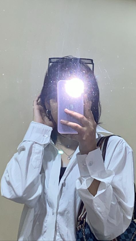 Selfie In Mirror, Mirror Selfie Iphone, Iphone Wallpaper Nasa, Mirror Selfie With Flash, Pic Mirror, Fake Pic, Dark Art Photography, Self Pictures, Emoji For Instagram