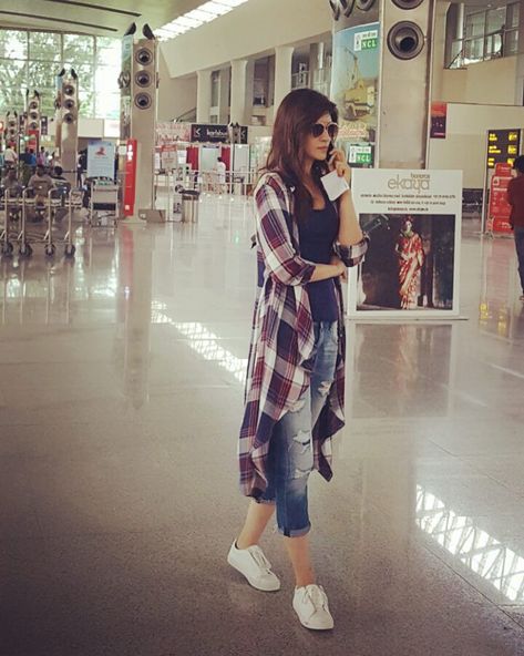 Kriti Sanon Varanasi Airport, Shrug Outfit, Shrug For Dresses, Western Wear Outfits, Kriti Sanon, Designer Dresses Indian, Indian Designer Wear, Urban Chic, Churidar