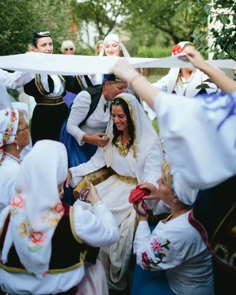 Bosnian Wedding Dresses, Balkan Wedding Aesthetic, Bosnian Folklore, Serbian Wedding Traditions, Bosnian Tradition, Bosnian Wedding, Bosnian Aesthetic, Bosnian Traditional Clothing, Bosnian Culture Clothes