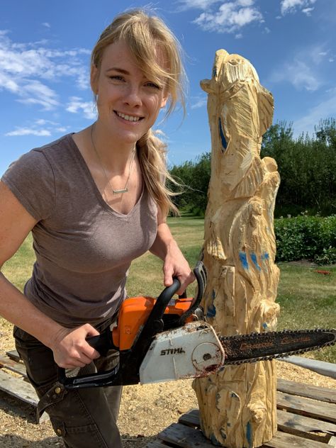 Michelle Thevenot Chainsaw Carving Patterns, Carving For Beginners, Chain Saw Art, Chainsaw Sculpture, Chainsaw Wood Carving, Wood Carving Art Sculpture, Drawing Wood, Tools Drawing, Dremel Carving