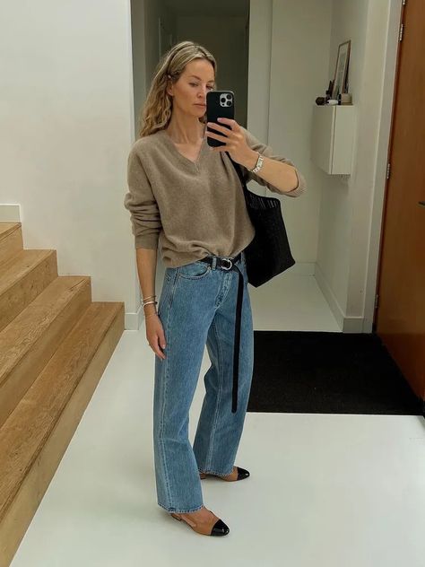 The Shoes and Tops That Look Best With Non-Skinny Jeans | Who What Wear UK Taupe Sweater Outfit, Anouk Yve Style, Thirty And Thriving, Anouk Yve, La Living, Taupe Sweater, Sweater Maxi Dress, Elevated Basics, Sweater Outfit