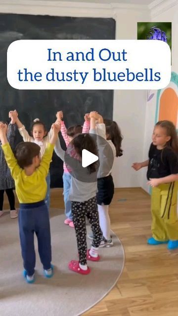 Gülşah DİLEK KAYA on Instagram: "In and Out the Dusty Bluebells" is a traditional children's game often played in the UK. a few additional aspects that enhance the fun and engagement of the game: ⭐Hand Actions ⭐Role of the Leader ⭐Encouragement of Participation ⭐Rhythm and Coordination ⭐Community and Social Skills ⭐⭐⭐Dilimden düşmeyen bir "rhyme" daha😍⭐⭐⭐⭐  #englishryhmes #englishforpreschoolers #younglearnersenglish #englishgames  #ingilizceoyun" Circle Games For Kids, Action Games For Kids, Music Games For Kids, Children's Day Activities, Circle Time Games, Body Parts For Kids, Social Skills Games, Rhyming Games, Word Games For Kids