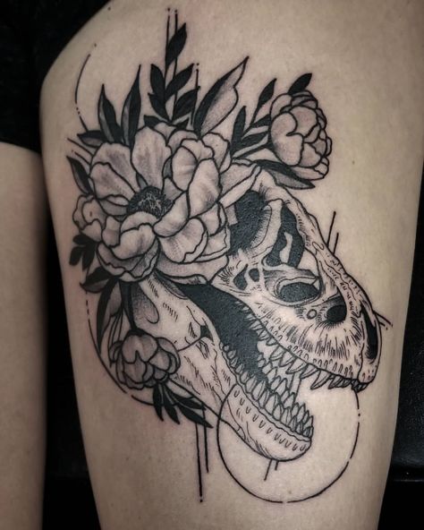 Trex Skull Tattoo, Floral Dinosaur Tattoo, Dinosaur Skull Tattoo, Tattoo Biceps, Trex Skull, Dino Skull, 23 Tattoo, Dino Tattoo, Skull Tattoo Flowers