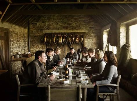 A Traditional Shoot Lunch Following A Day Of Hunting German Hunting Lodge, English Country Style Outfits, English Hunting Lodge, Hunting Room Design, Hunting Lodge Interiors, Traditional Shoot, Fox Hounds, Lodge Interiors, Pheasant Shooting