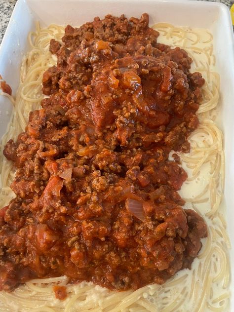 Viral Tik Tok Million Dollar Spaghetti - Mommy Above All Baked Spaghetti Recipe Tik Tok, Tik Tok Dinner Ideas, Tik Tok Million Dollar Spaghetti, Til Tok Spaghetti, Million Dollar Spaghetti With Alfredo, Tik Tok Spaghetti Alfredo Bake, Tik Tok Spaghetti Alfredo, Tik Tok Spaghetti, Millionaire Spaghetti